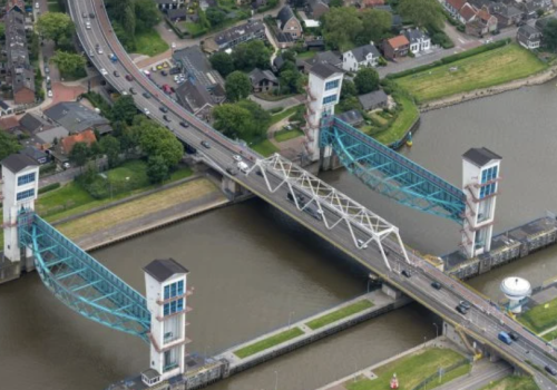 Gunning groot onderhoud naar Hollandia